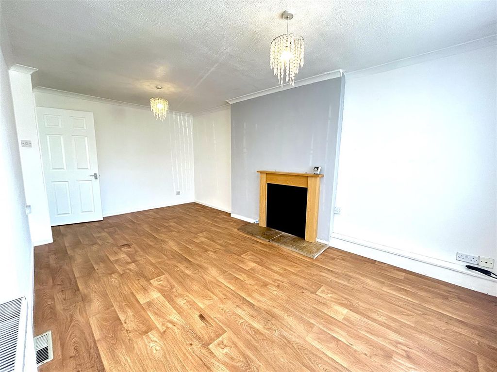Property photo 2 of 12 Lounge
