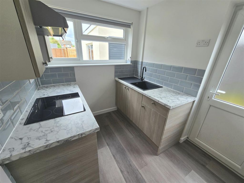 Property photo 2 of 10 Kitchen