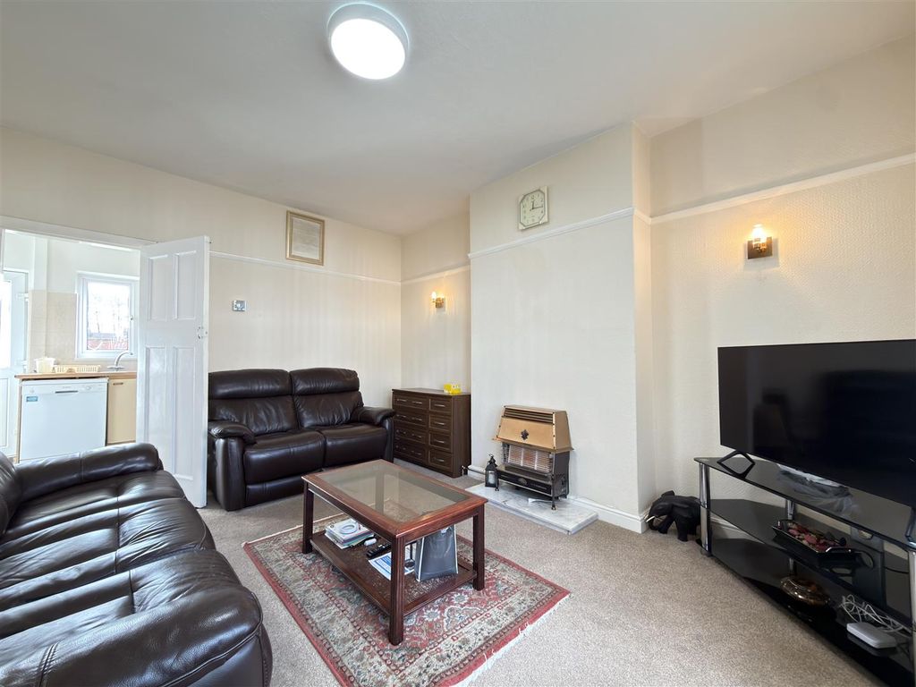 Property photo 2 of 13 Lounge