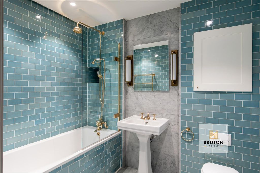 Property photo 3 of 20 Bathroom