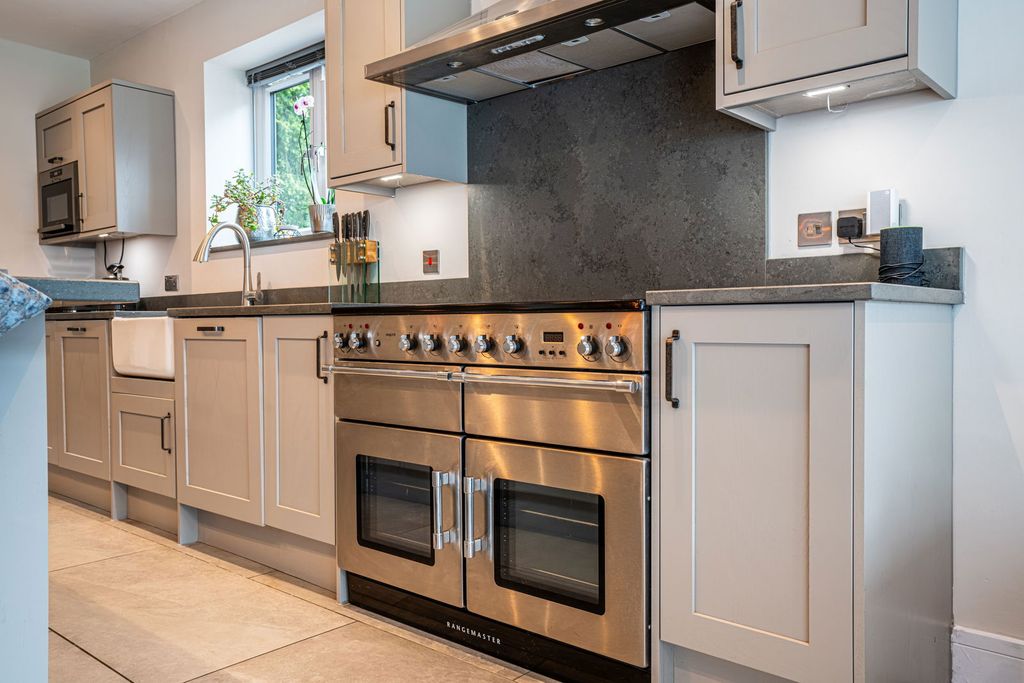 Property photo 2 of 38