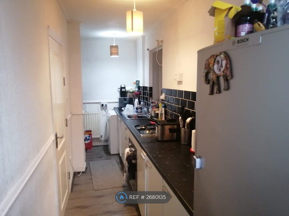 Property photo 3 of 8 Kitchen