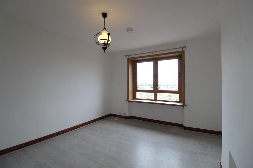 Property photo 2 of 8 Lounge New 2026