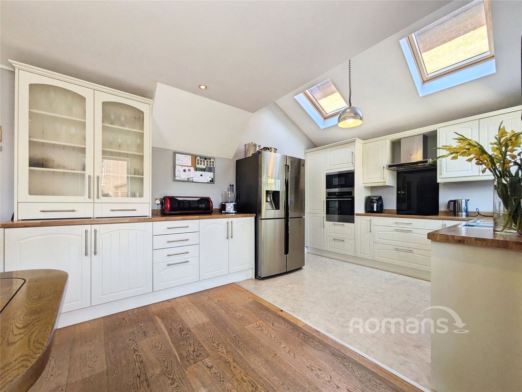 Property photo 2 of 19 Picture No. 17