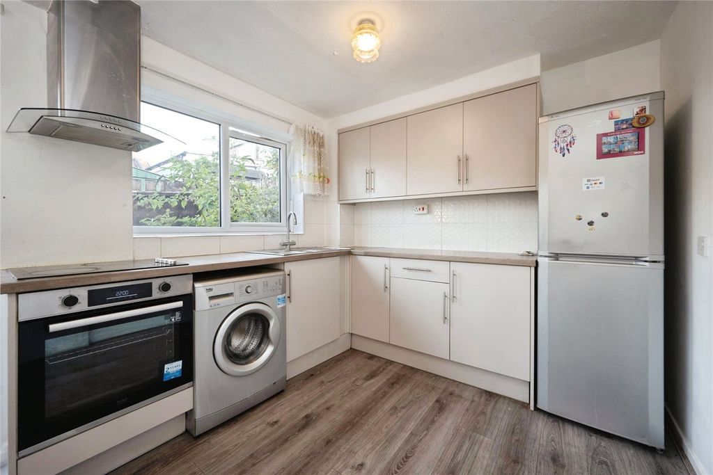 Property photo 3 of 17 Picture No. 28