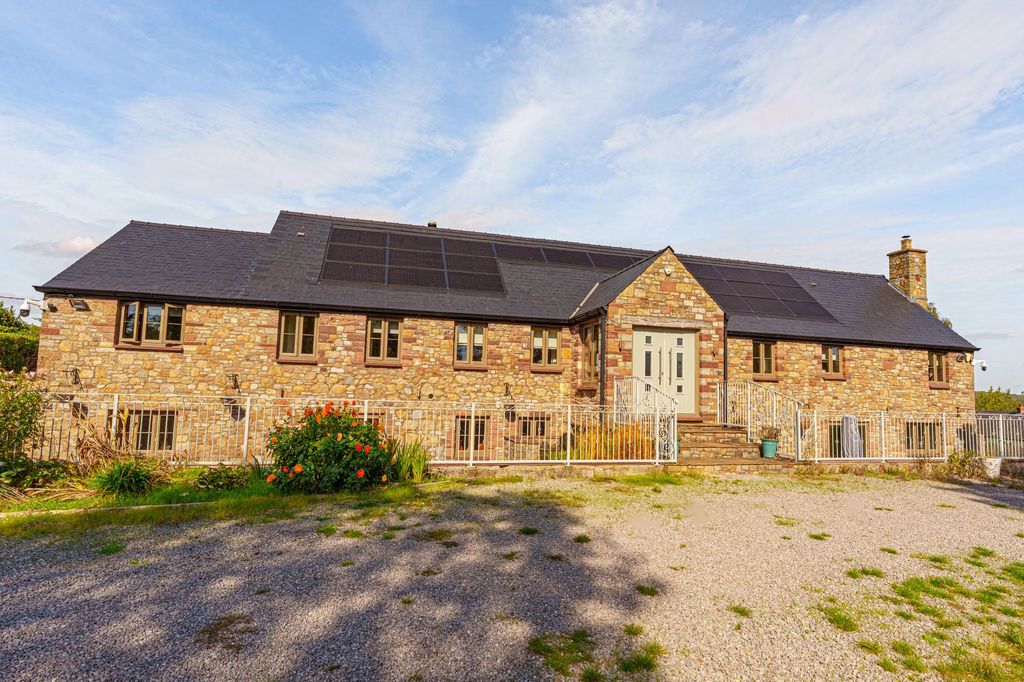 Property photo 1 of 153