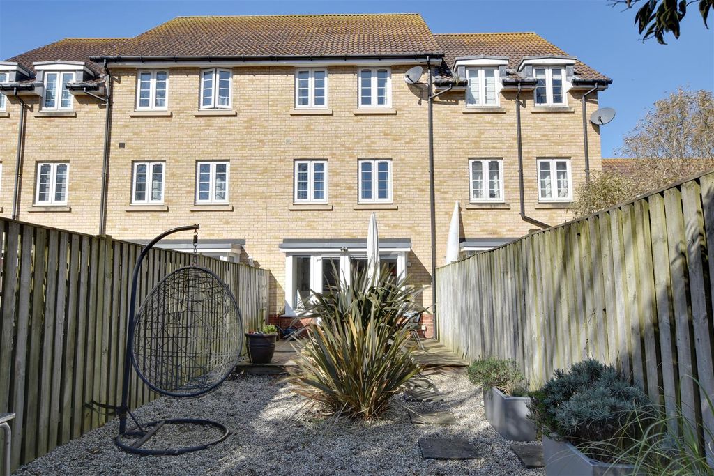 Property photo 2 of 22