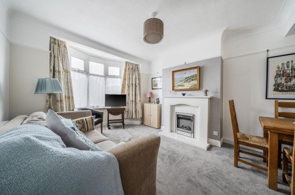 Property photo 3 of 21 1451314-19-69F07306A3Dee.Jpg