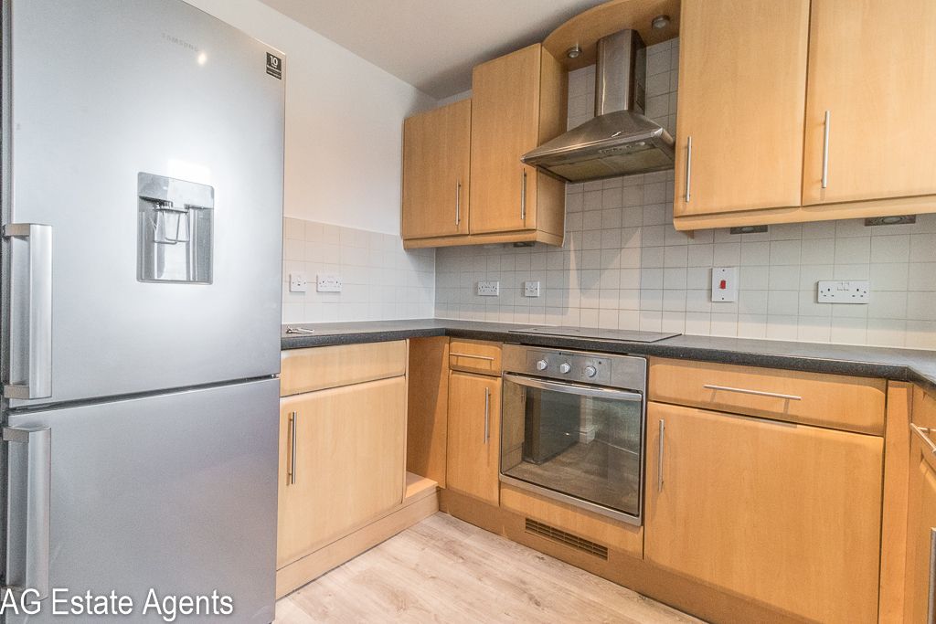 Property photo 3 of 14 Kitchen 2