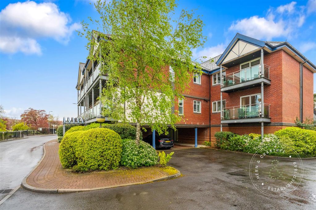 Property photo 3 of 43 Monmouth-House-27.Jpg