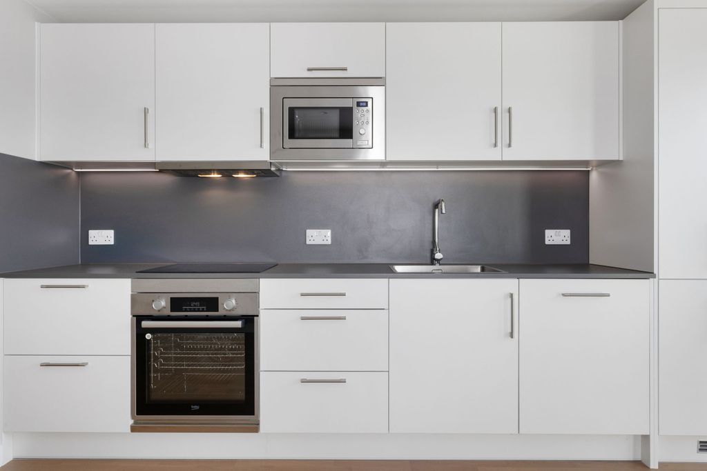 Property photo 1 of 17 Kitchen