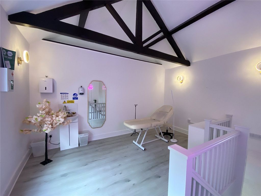 Property photo 3 of 5 Picture No. 12