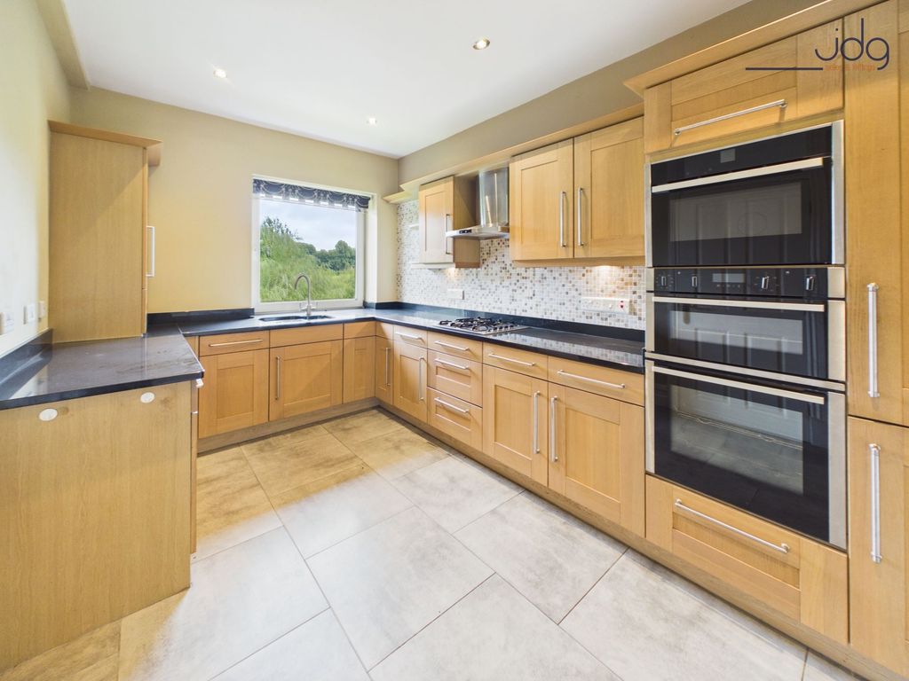 Property photo 3 of 16 Kitchen