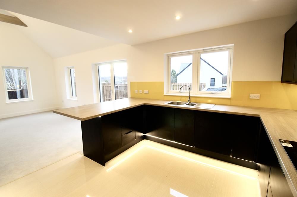 Property photo 2 of 16 Kitchen 2