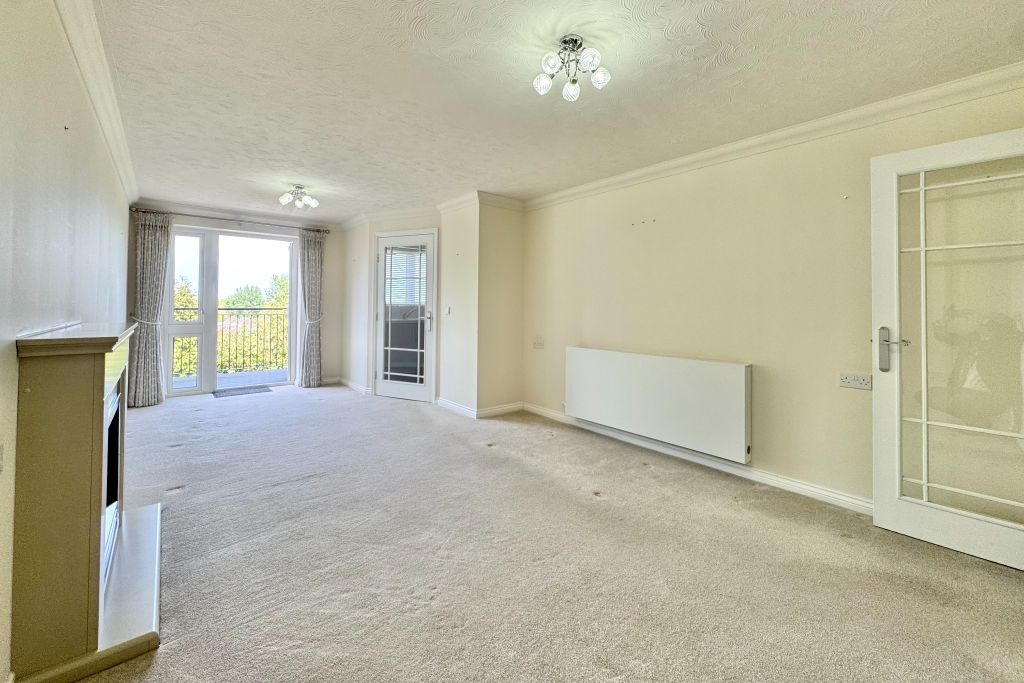 Property photo 3 of 14 Sitting Room