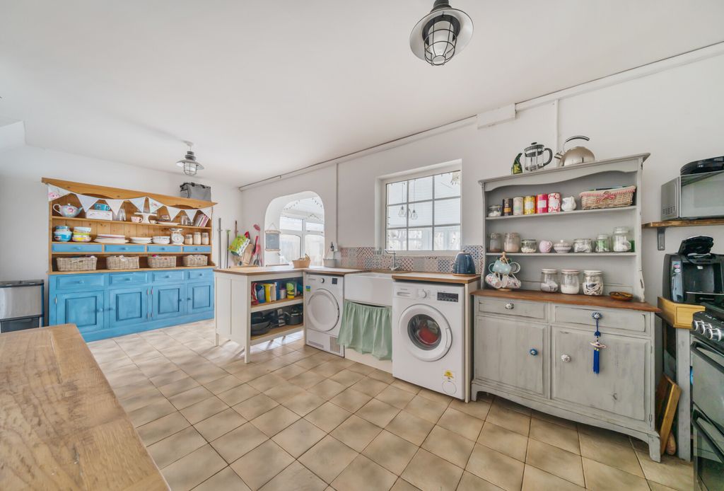 Property photo 3 of 16 1402697-4-697Cbe0...