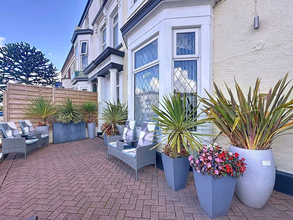 Property photo 2 of 19 Front Garden