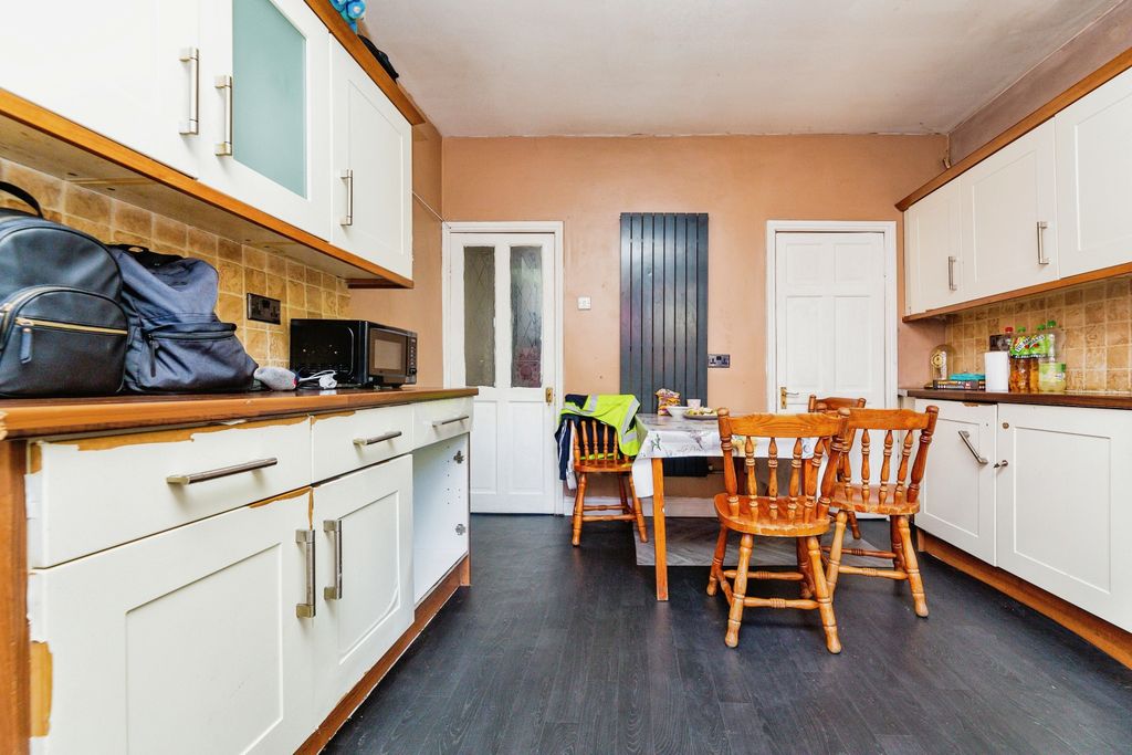 Property photo 3 of 15 Kitchen
