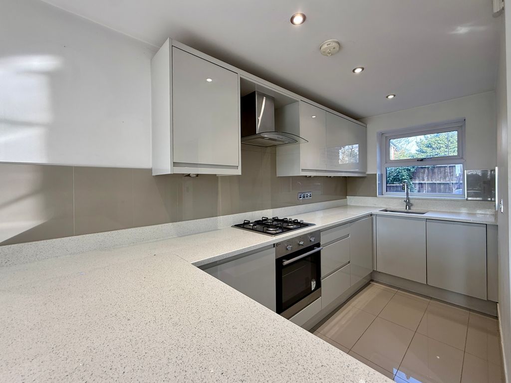 Property photo 3 of 10 Kitchen