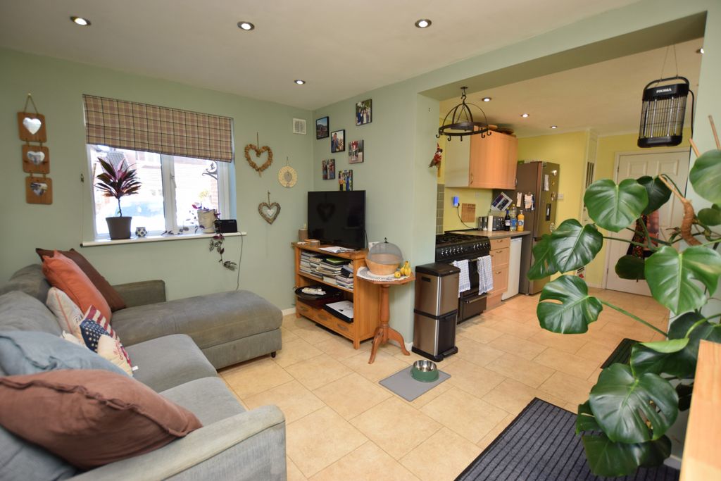 Property photo 2 of 18