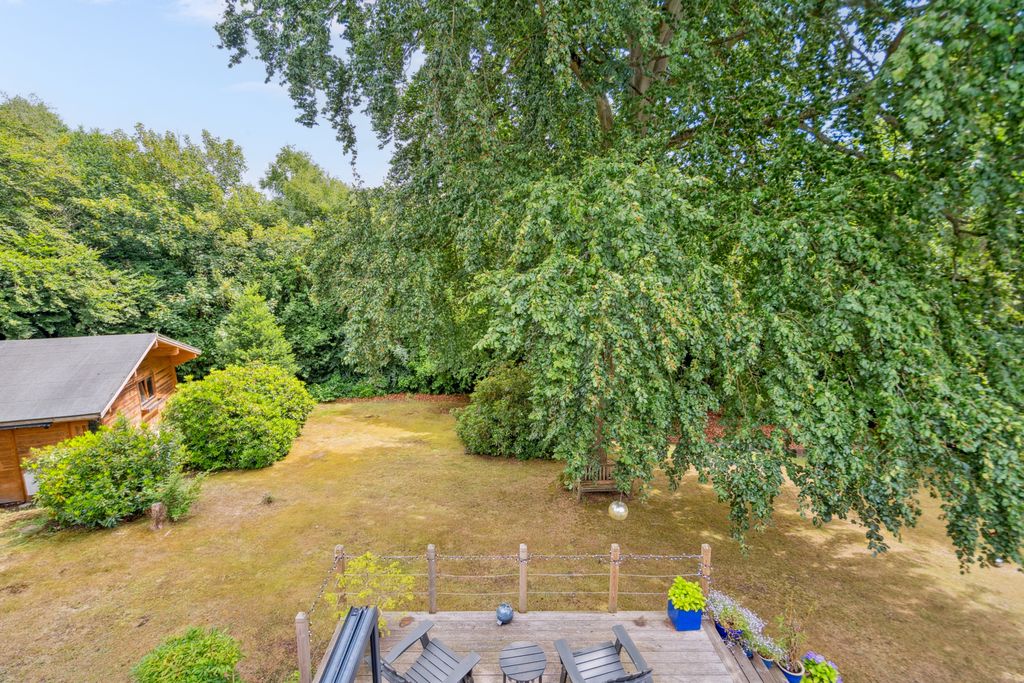 Property photo 2 of 28 Garden