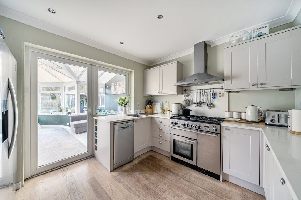 Property photo 2 of 17 Picture No. 11