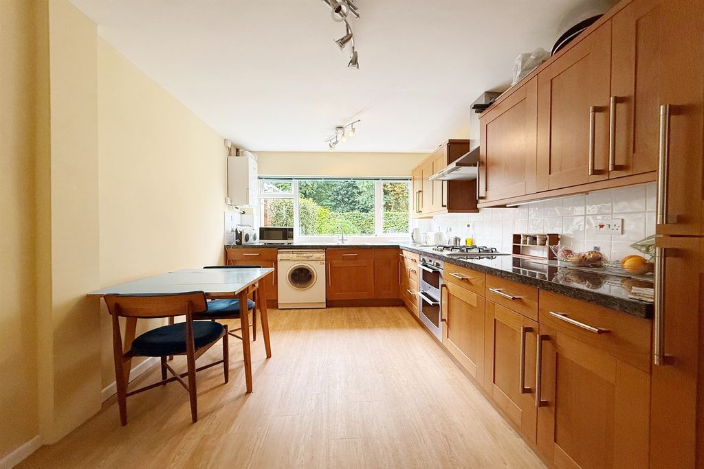Property photo 3 of 9 Kitchen Breakfast Room