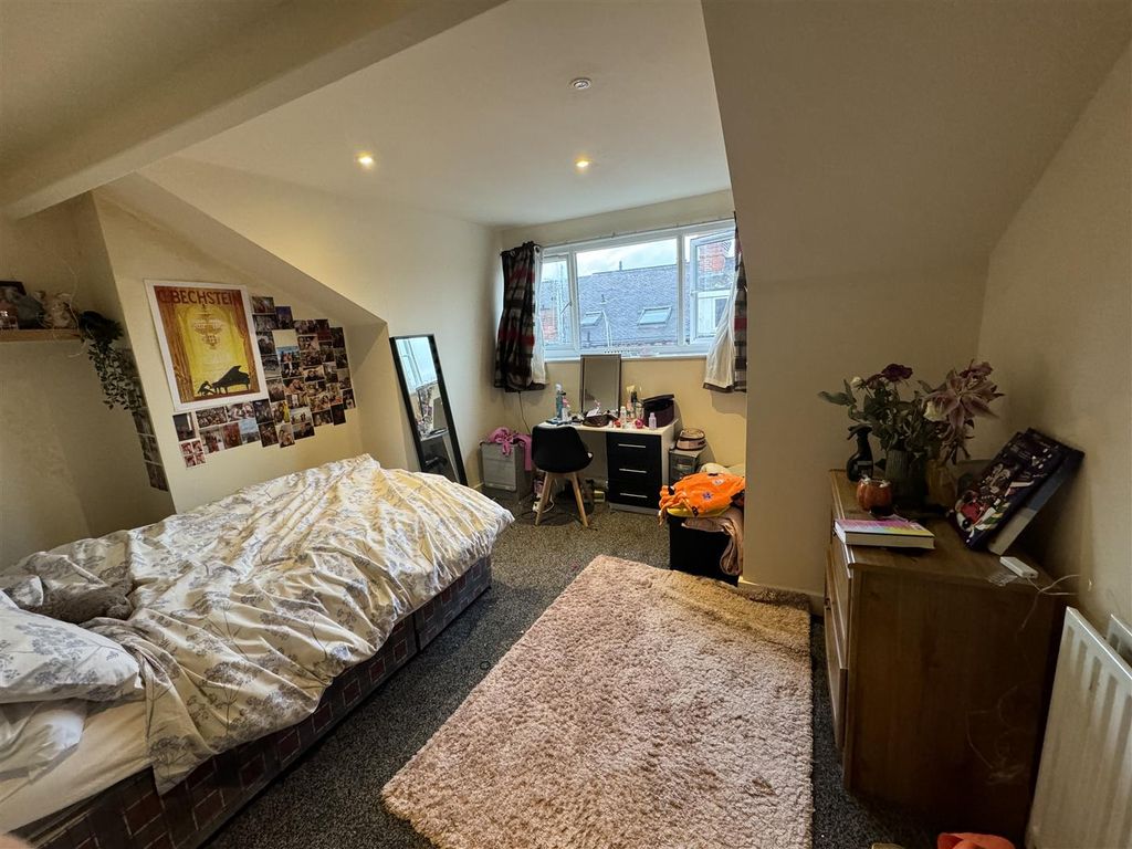 Additional image 7 of 5 bed terraced house to rentNewport Gardens, Headingley, Leeds LS6