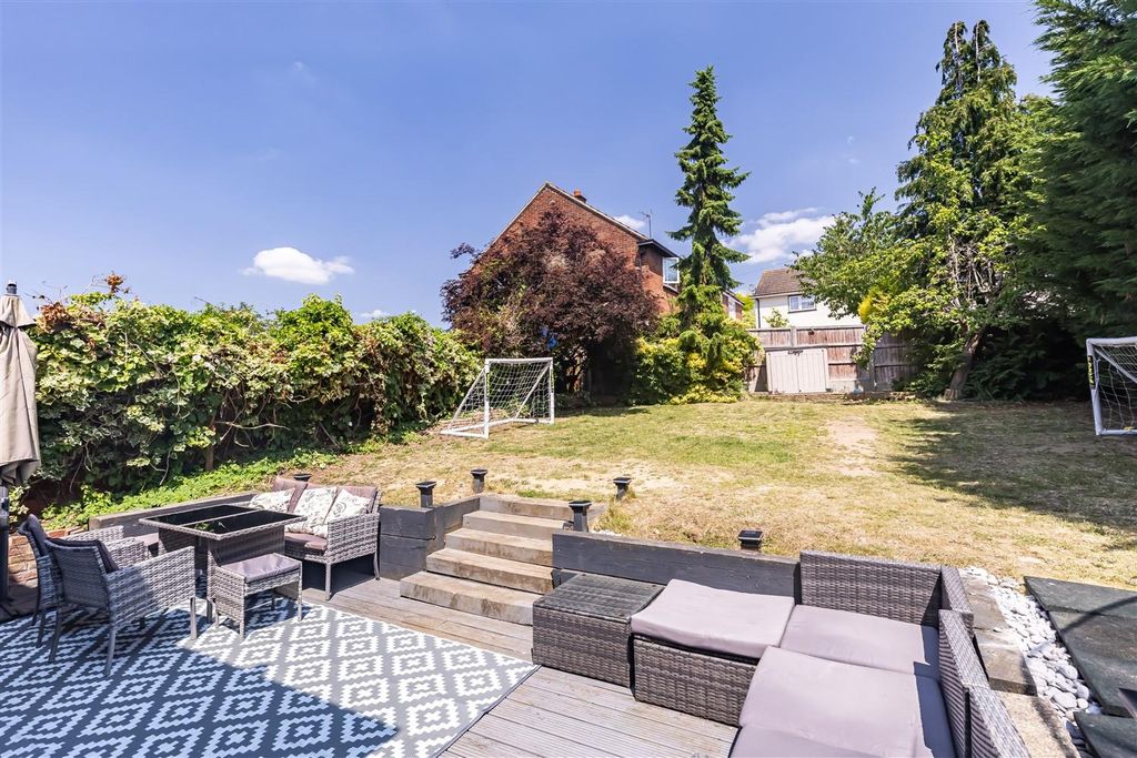 Property photo 2 of 27 102 Beaconsfield (19).Jpg