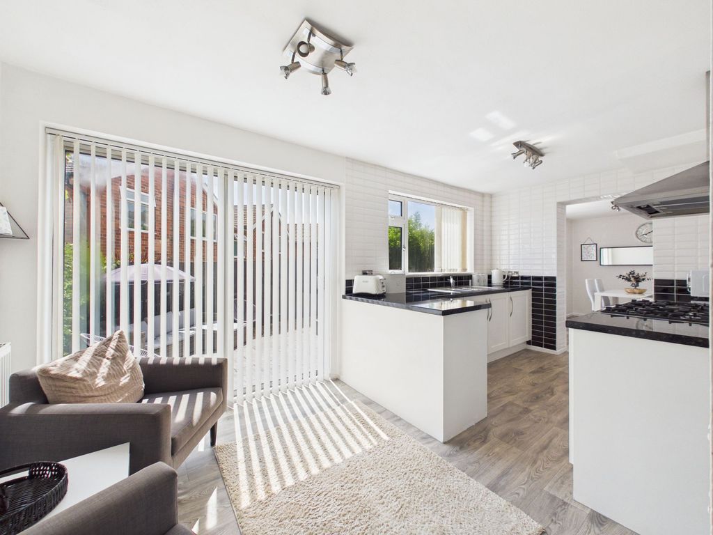 Property photo 3 of 16 Breakfast Kitchen