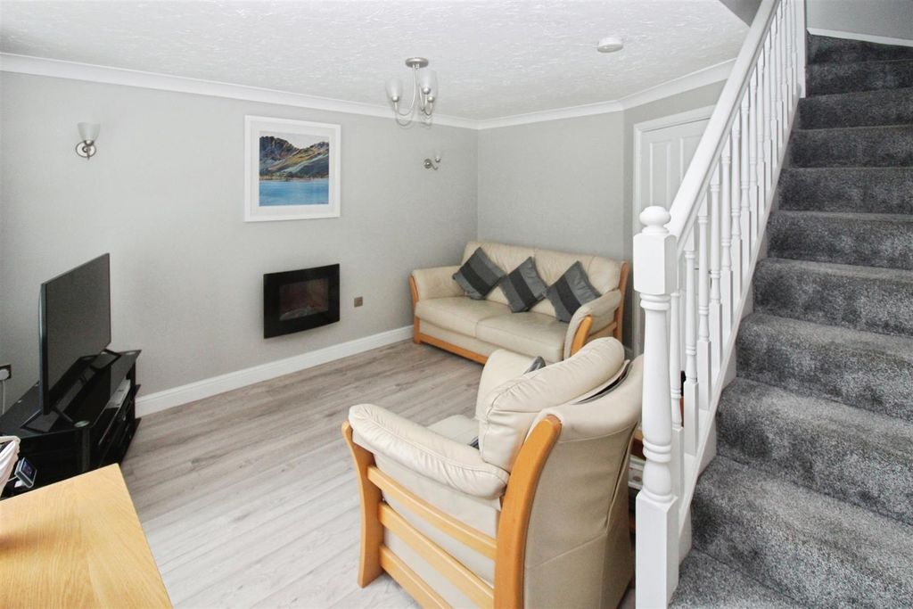 Property photo 3 of 25 Lounge