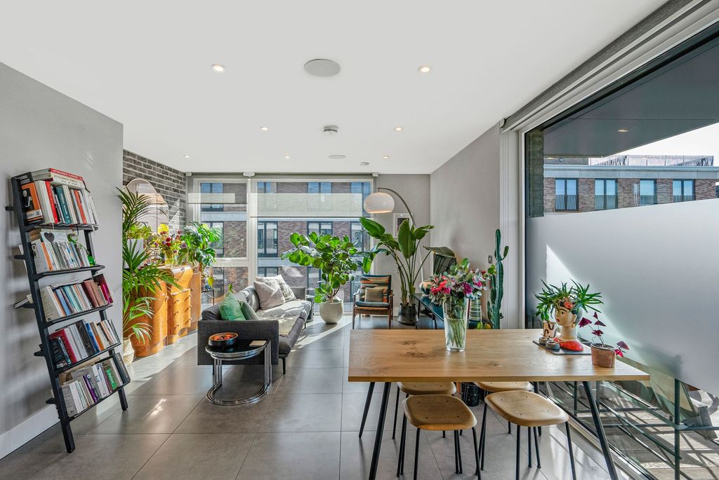 Property photo 3 of 31