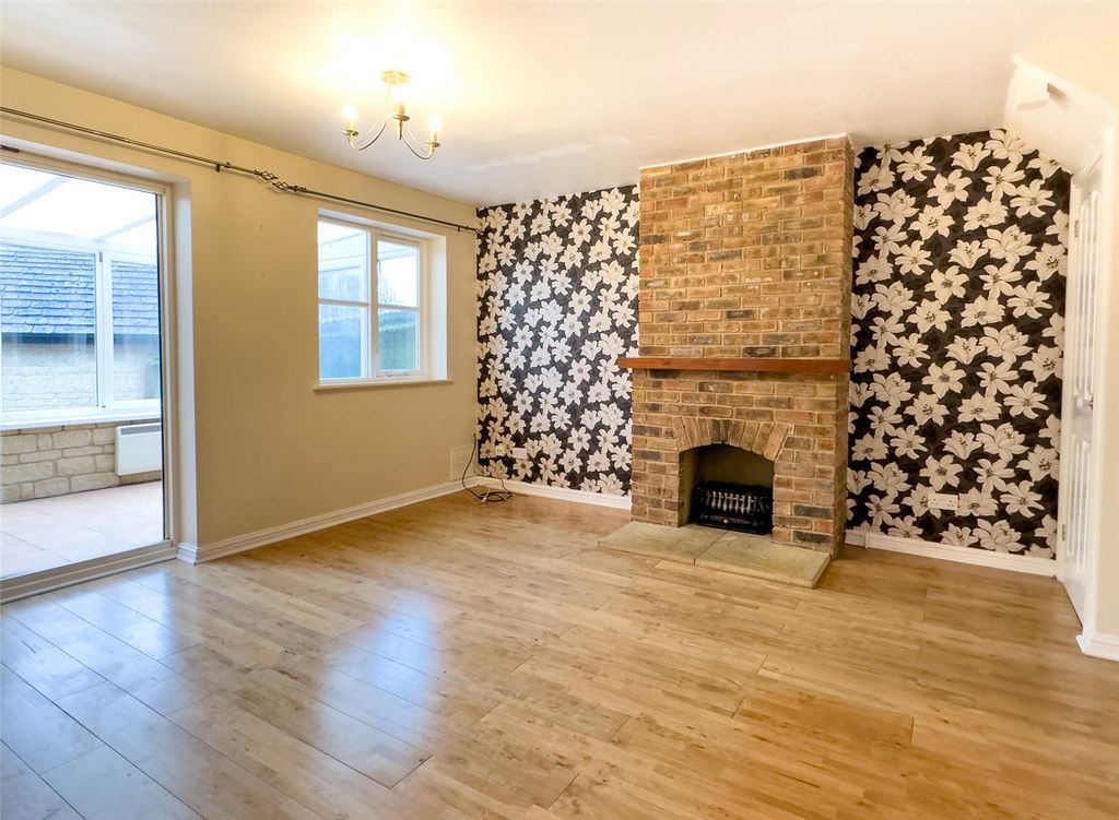 Property photo 2 of 20 Living Room