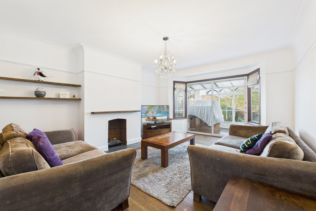 Property photo 1 of 22 Living Room