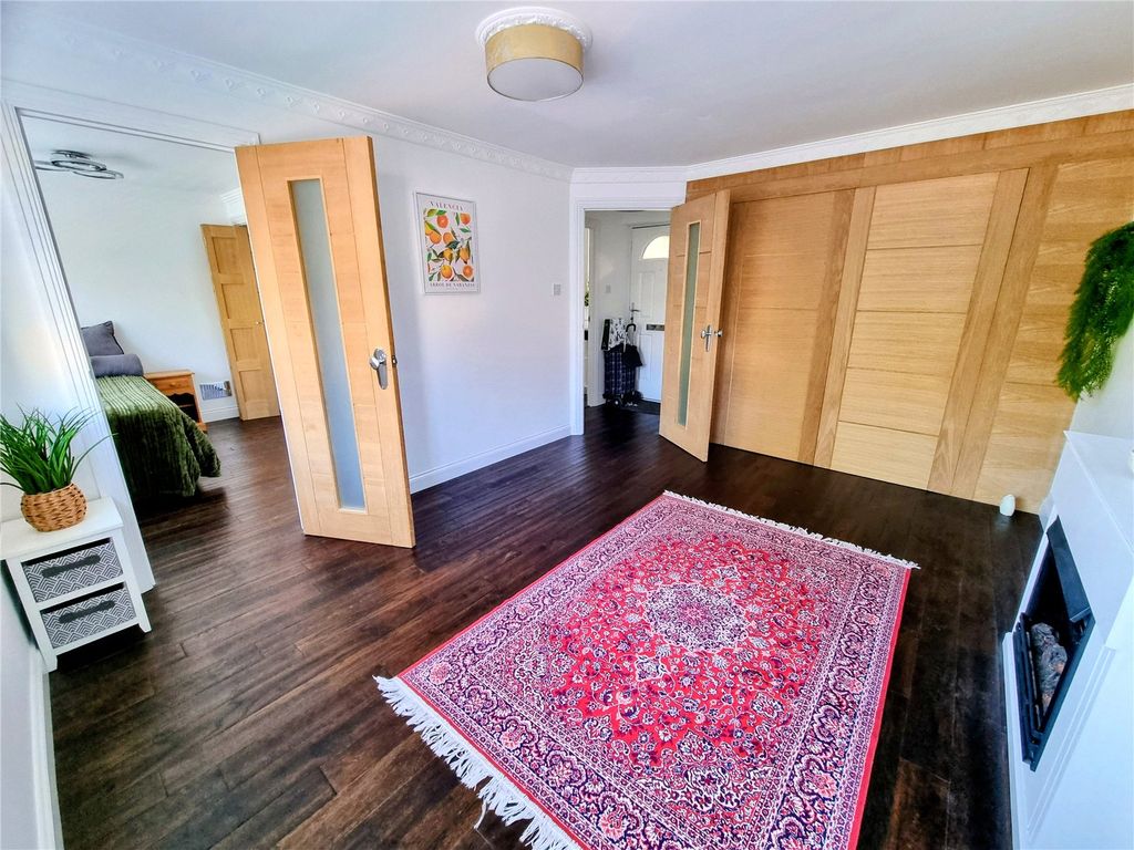 Property photo 2 of 11 Picture No. 17