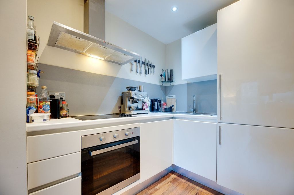 Property photo 3 of 12 Kitchen