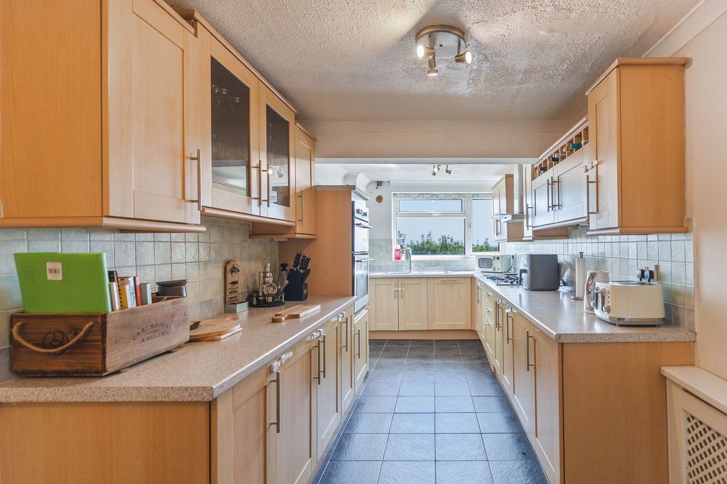 Property photo 2 of 24