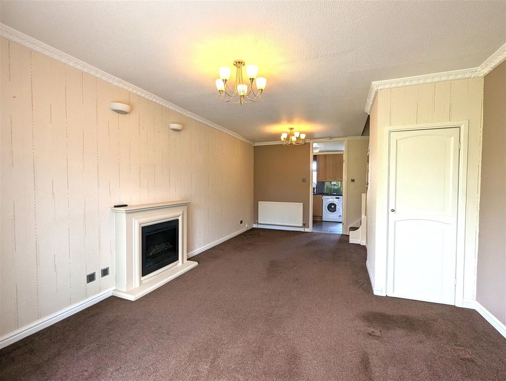 Property photo 3 of 9 Living Room/Dining Room