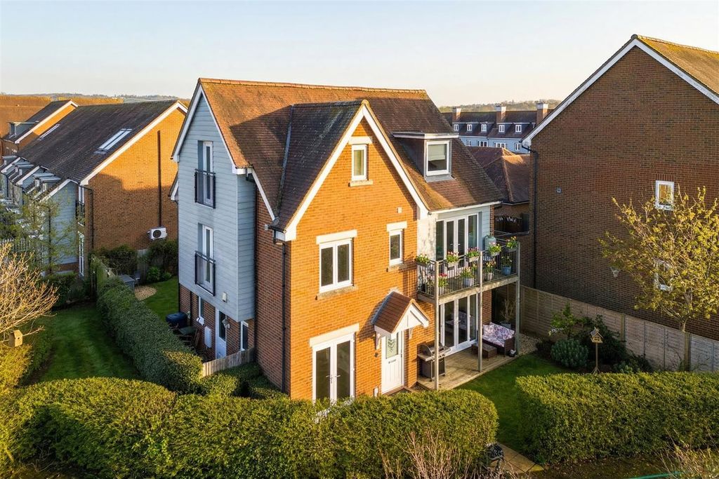 Property photo 1 of 30 +This Image Contains Ai Removal Of Snow