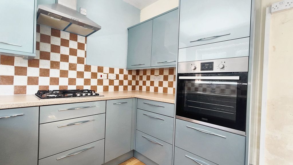 Property photo 3 of 17