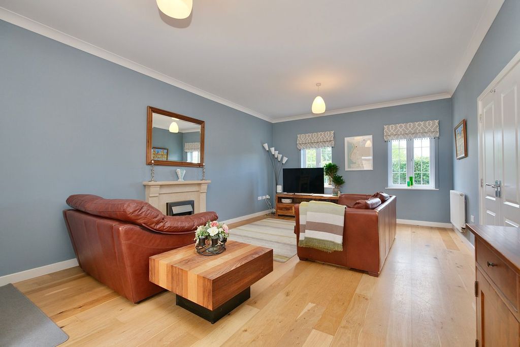 Property photo 2 of 32