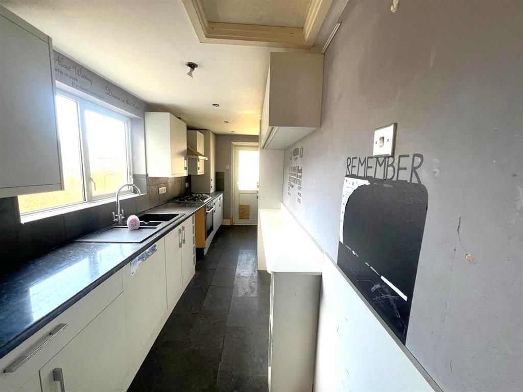 Property photo 1 of 8 Kitchen