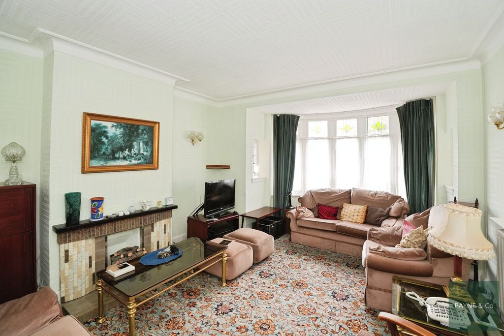 Property photo 3 of 18