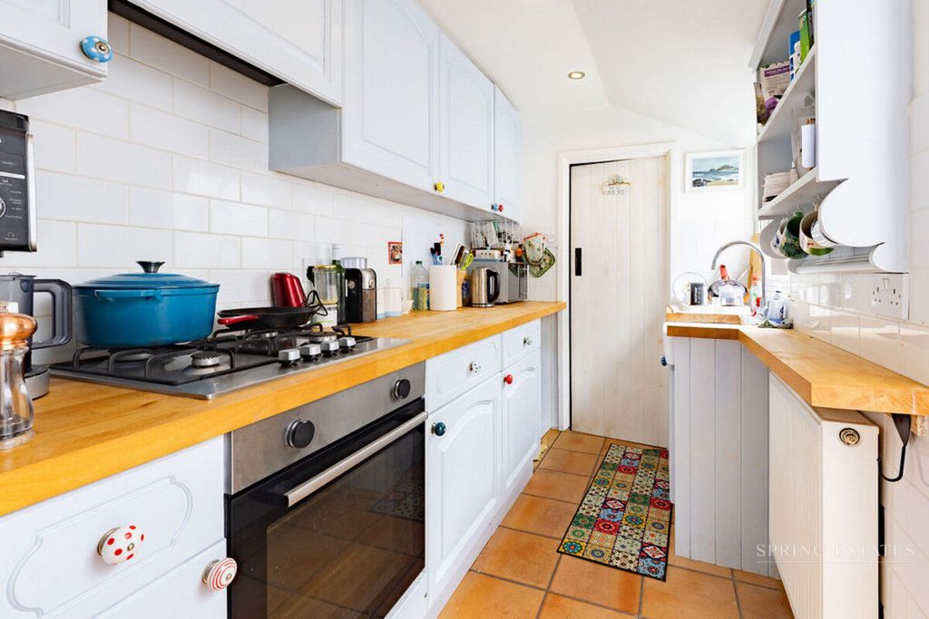 Property photo 2 of 25