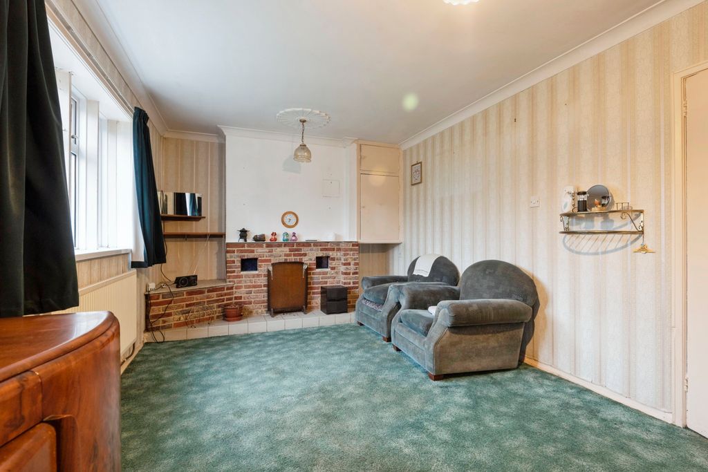Property photo 3 of 18 Lounge/Diner