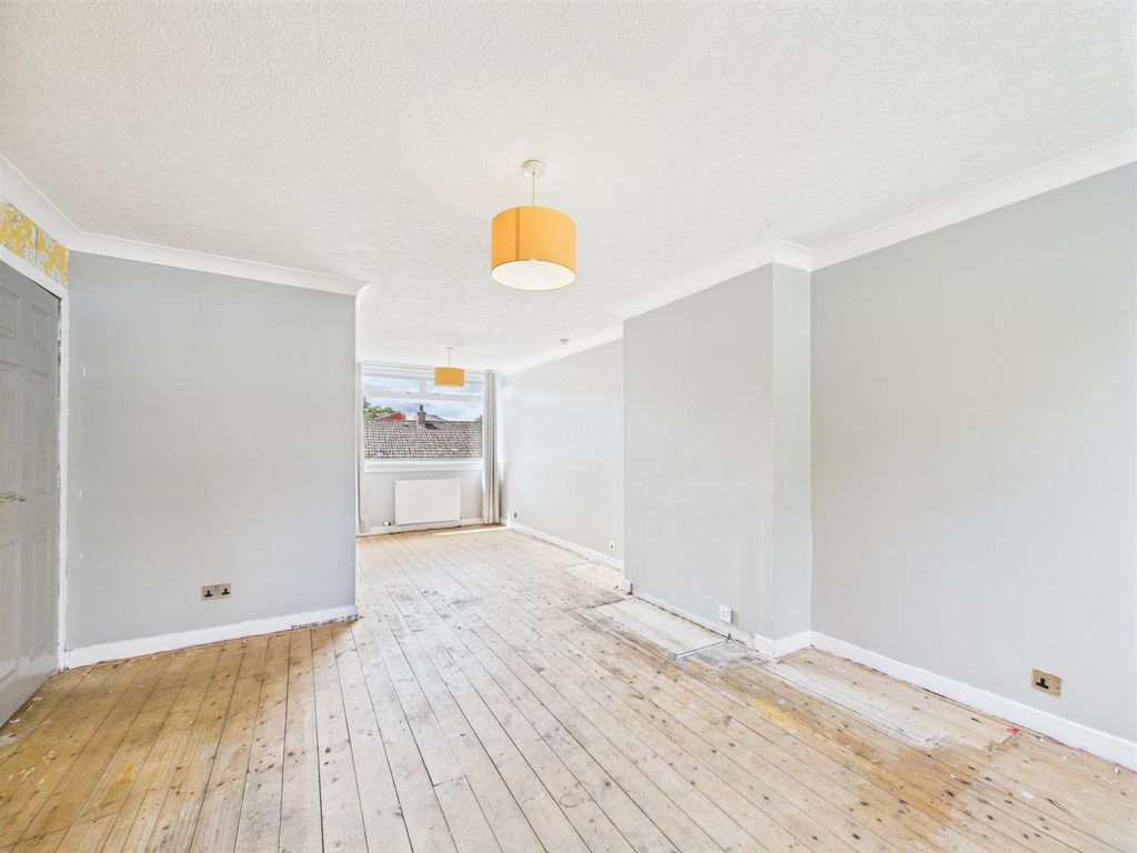 Property photo 3 of 16 Cam01486G0-Pr0759-Still003.Jpg