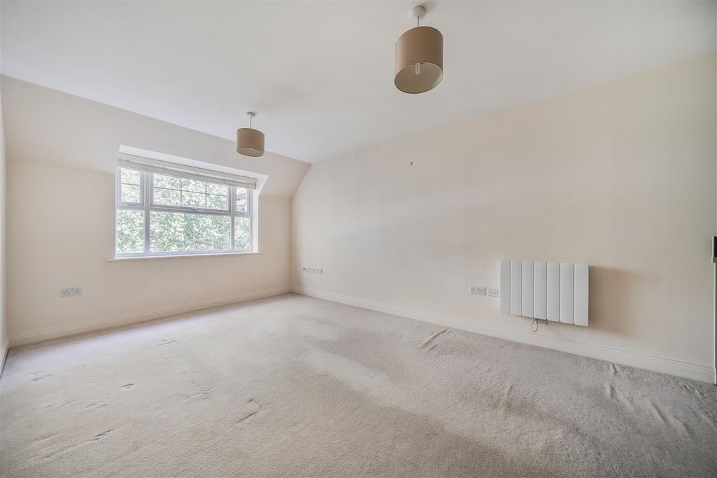 Property photo 2 of 15 1354200-8-68d3d7714F9A8.Jpg