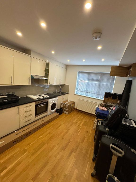 Property photo 3 of 16 Picture No. 21