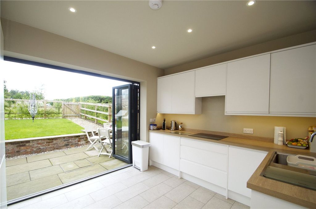 Property photo 3 of 16 Picture No. 02