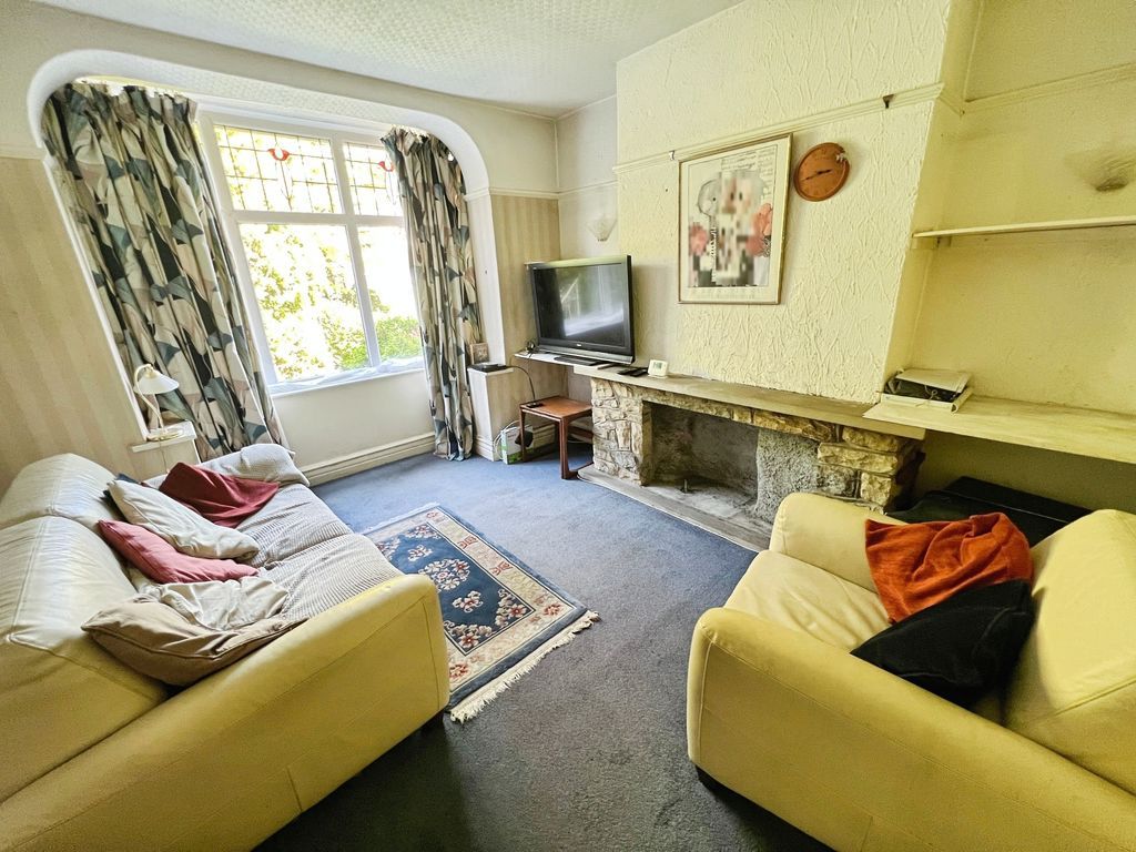 Property photo 2 of 14 Lounge
